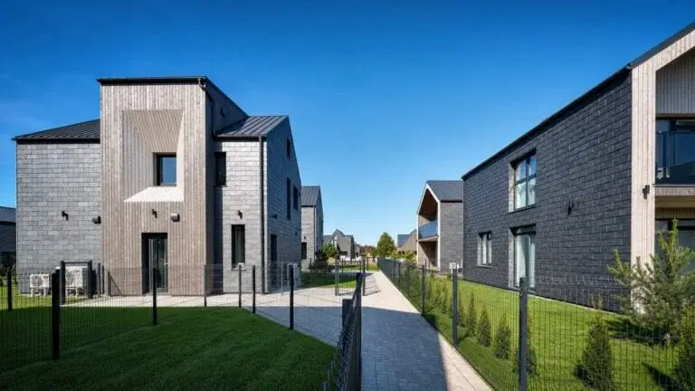 Modern-residential-complex-with-landscaping-768x432-1 Image description